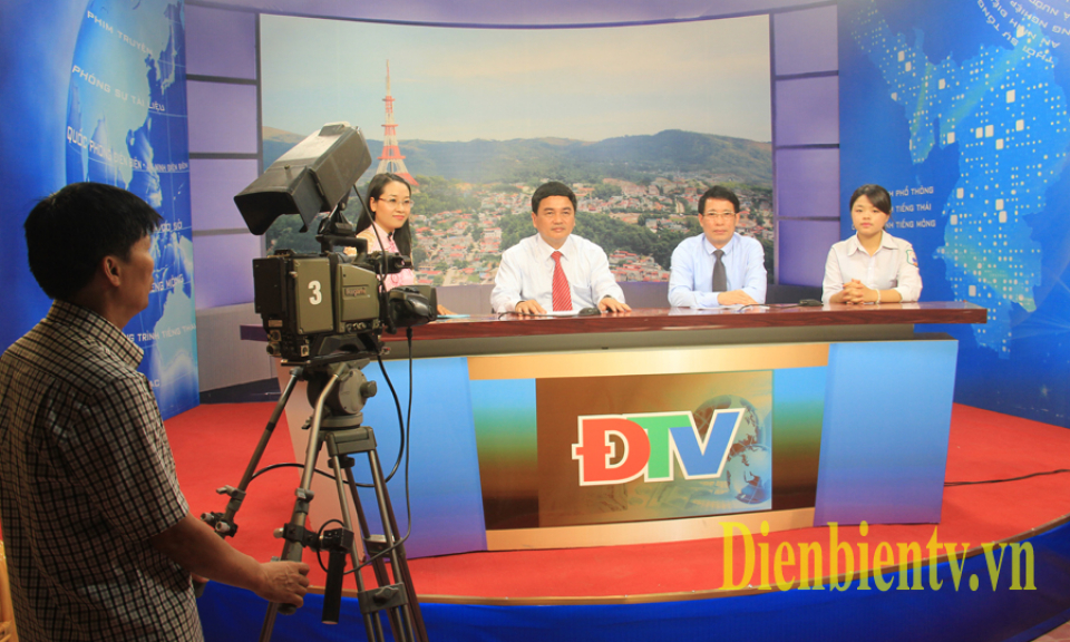 Tiếp cận m&ocirc; h&igrave;nh b&aacute;o ch&iacute; đa phương tiện