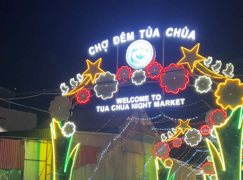 Độc đ&aacute;o chợ phi&ecirc;n Tủa Ch&ugrave;a