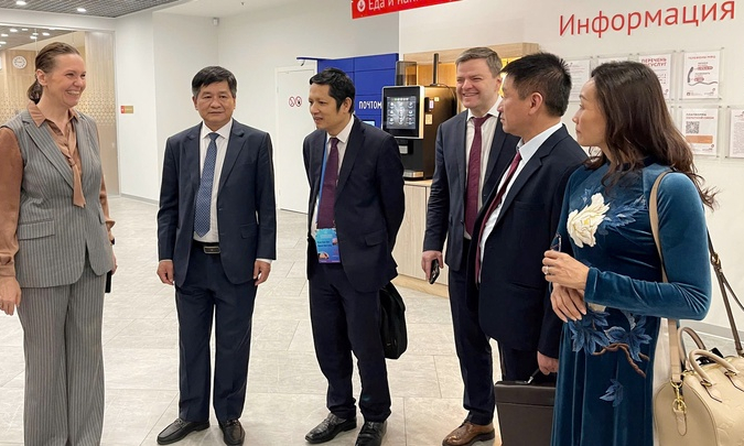 Điện Bi&ecirc;n delegation studies at digital government model in Saint Petersburg