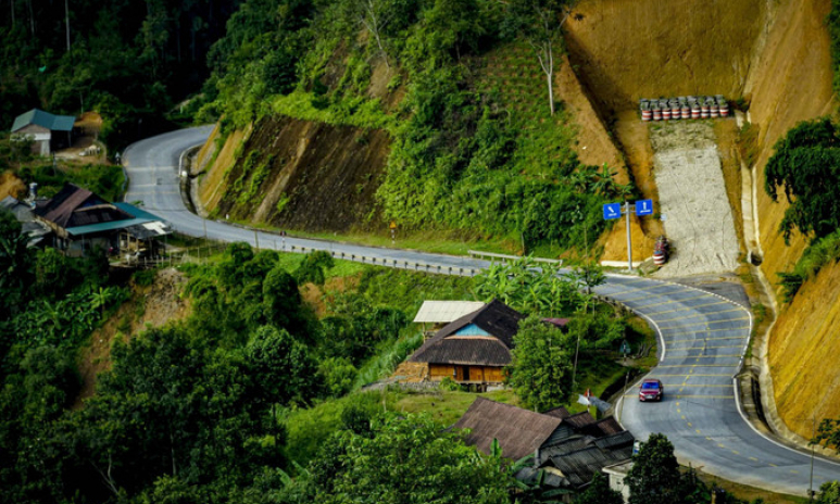 Sửa chữa đột xuất, đảm bảo an to&agrave;n giao th&ocirc;ng c&aacute;c tuyến quốc lộ