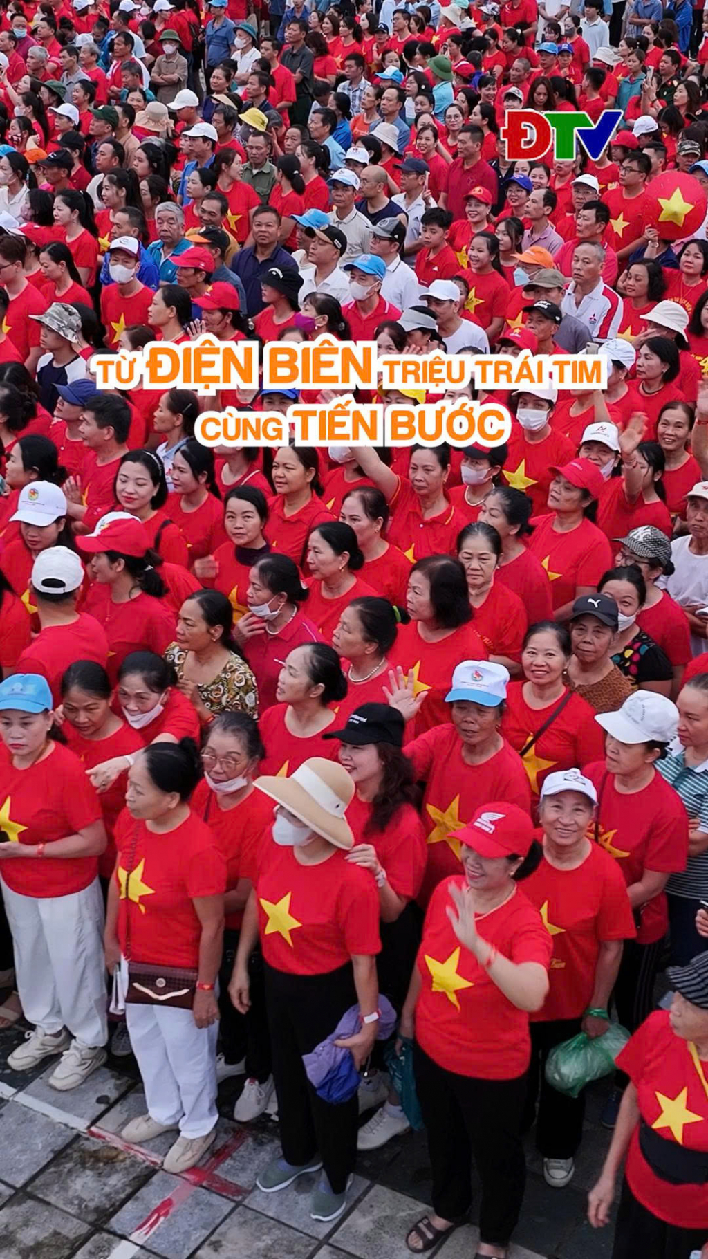 C&ugrave;ng Việt Nam tiến bước