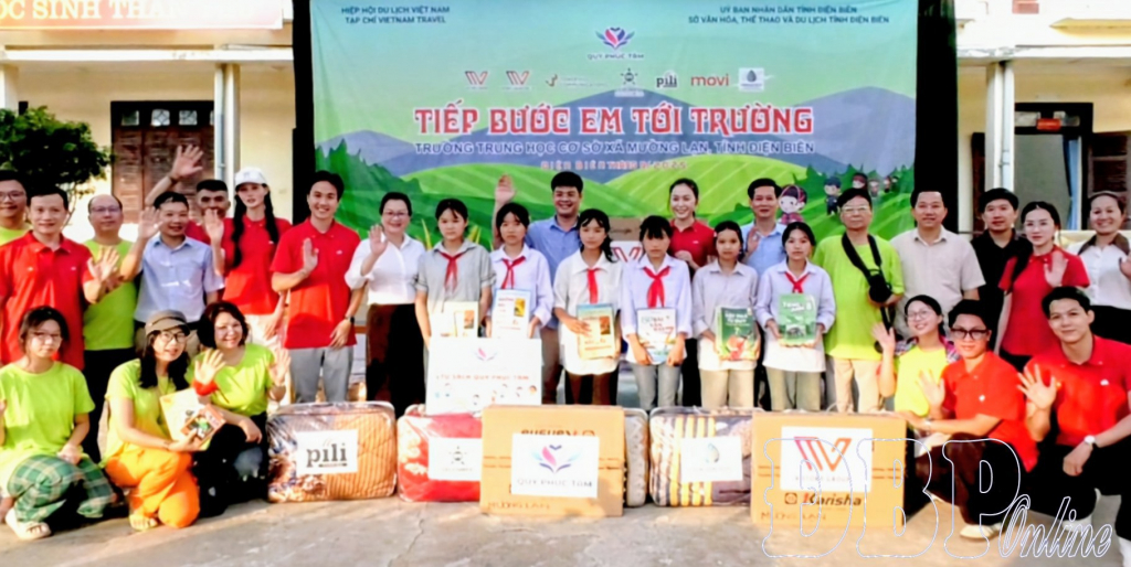 Ảnh minh họa của bài nguồn «Tặng quà học sinh các xã: Mường Lạn, Mường Luân». Ảnh: Báo và Phát thanh, Truyền hình Điện Biên (hiển thị trực tiếp từ trang nguồn)