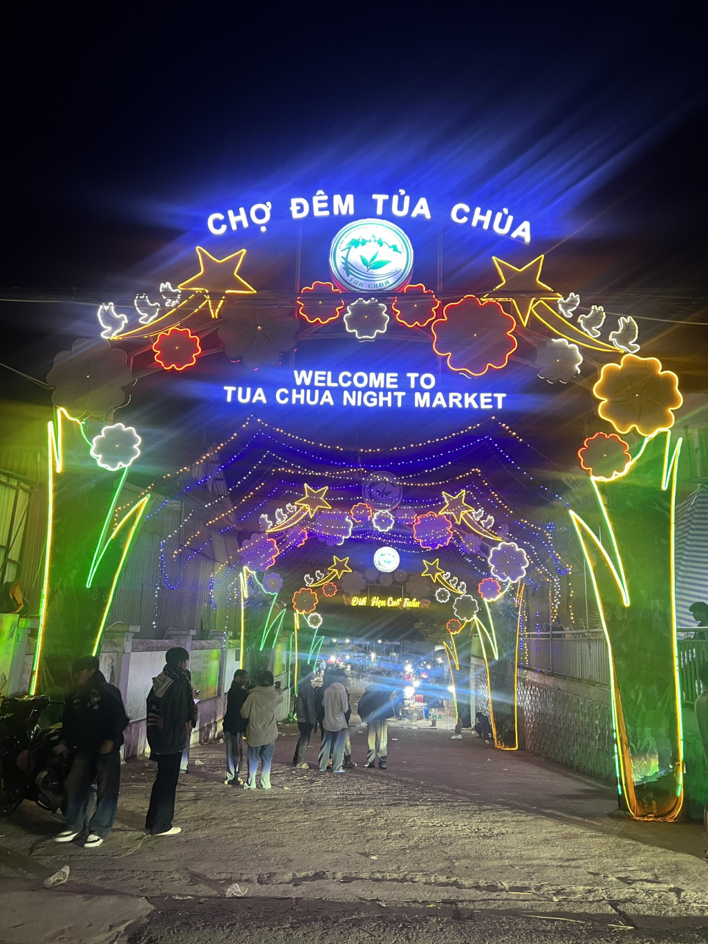 Độc đ&aacute;o chợ đ&ecirc;m Tủa Ch&ugrave;a