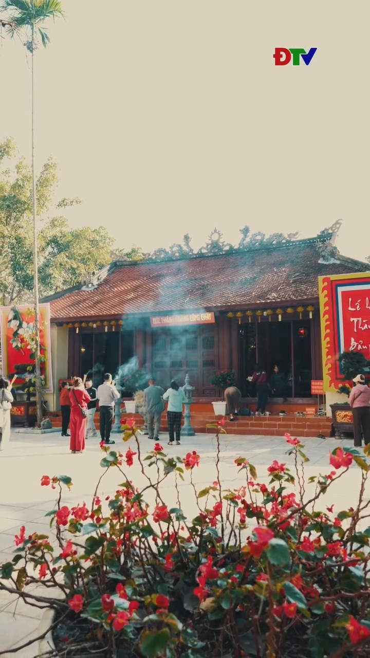 Đền thờ Ho&agrave;ng C&ocirc;ng Chất &ndash; Đầu th&aacute;ng hướng về cội nguồn, cầu an l&agrave;nh