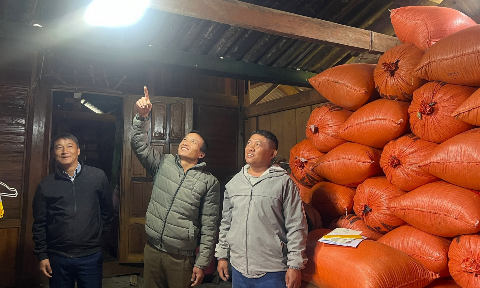 Điện về thắp s&aacute;ng S&ocirc;ng Ia