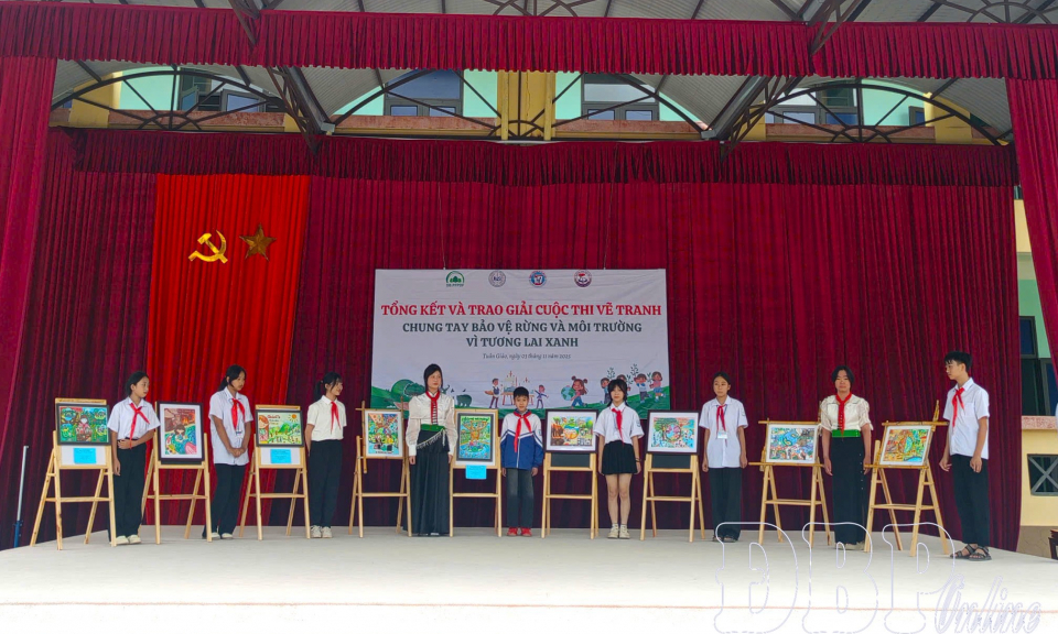 Trao giải Cuộc thi vẽ tranh &ldquo;Chung tay bảo vệ rừng v&agrave; m&ocirc;i trường v&igrave; tương lai xanh&rdquo;