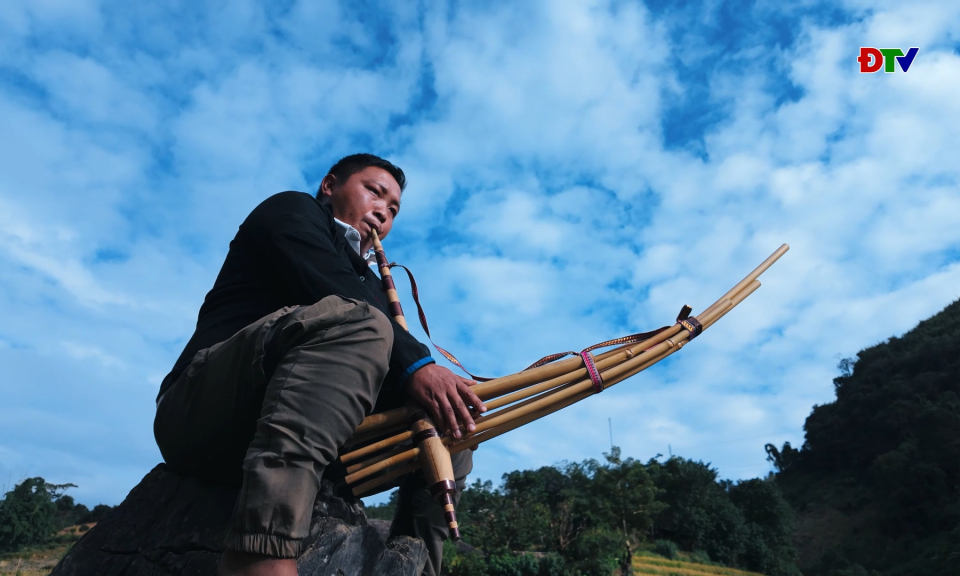 Tr&ecirc;n những triền n&uacute;i đ&aacute; ở Mường Lay