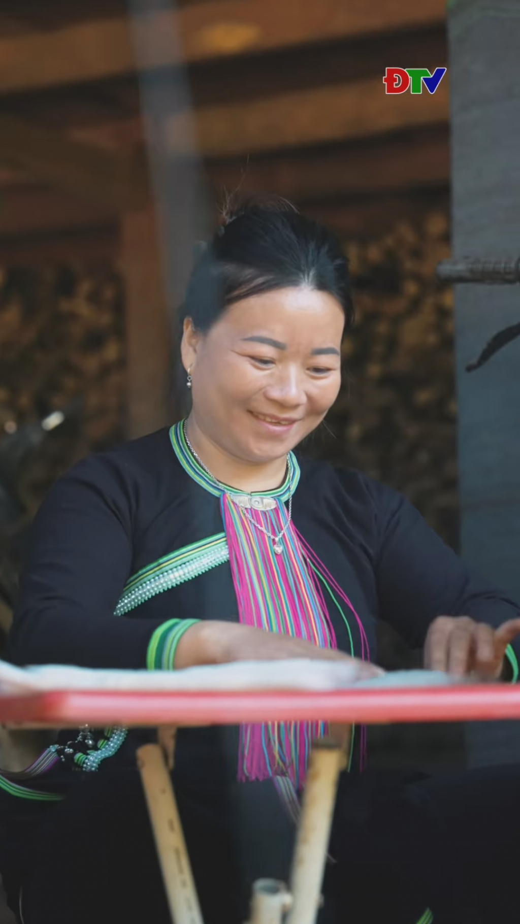 Vẻ đẹp trang phục Dao &ndash; Kh&eacute;o l&eacute;o v&agrave; bền bỉ