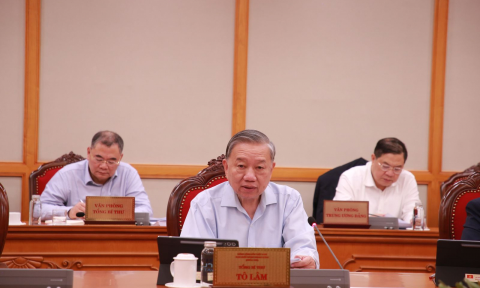 Bộ Ch&iacute;nh trị y&ecirc;u cầu nhanh ch&oacute;ng khắc phục hậu quả do B&atilde;o số 12 v&agrave; mưa, lũ sau b&atilde;o g&acirc;y ra