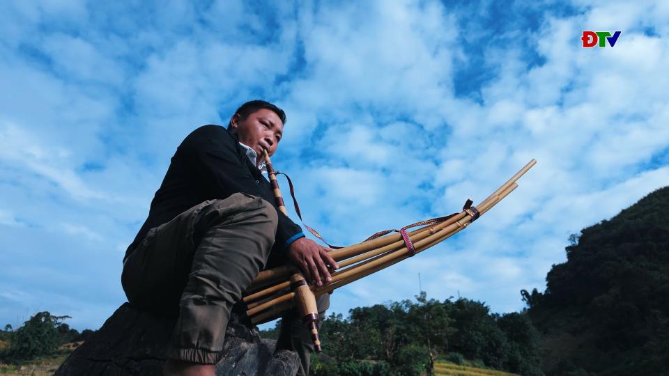 Tr&ecirc;n những triền n&uacute;i đ&aacute; ở Mường Lay