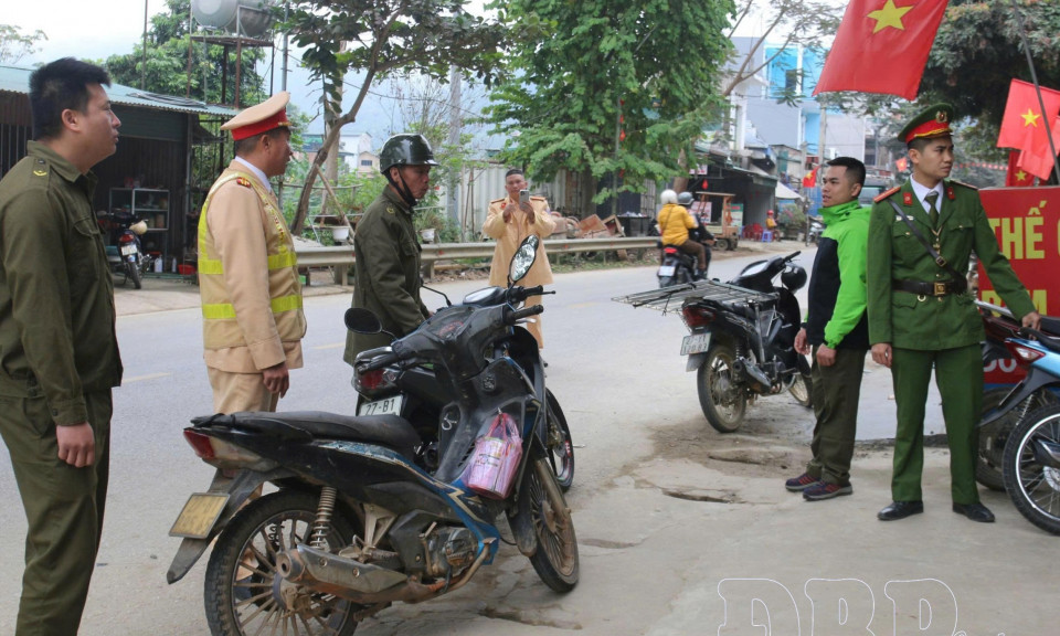 Đưa kiến thức an to&agrave;n giao th&ocirc;ng đến người d&acirc;n v&ugrave;ng cao