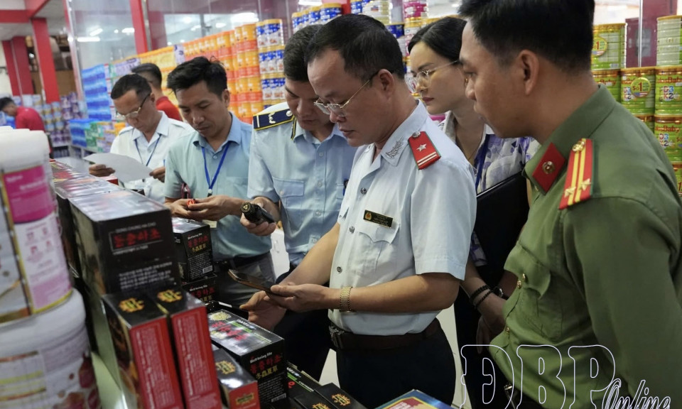 Kiểm so&aacute;t chặt thuốc, thực phẩm chức năng