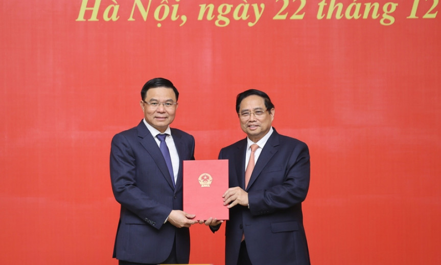 Thủ tướng trao Quyết định giao Quyền Bộ trưởng Bộ C&ocirc;ng Thương