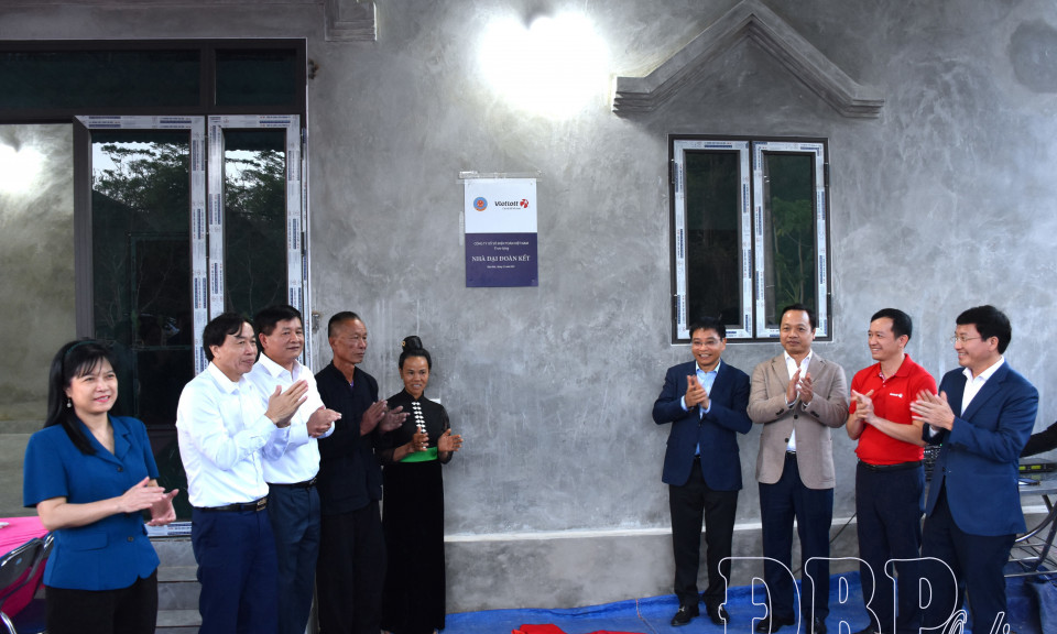 Bộ trưởng Bộ T&agrave;i ch&iacute;nh Nguyễn Văn Thắng dự lễ kh&aacute;nh th&agrave;nh nh&agrave; Đại đo&agrave;n kết tại tỉnh Điện Bi&ecirc;n