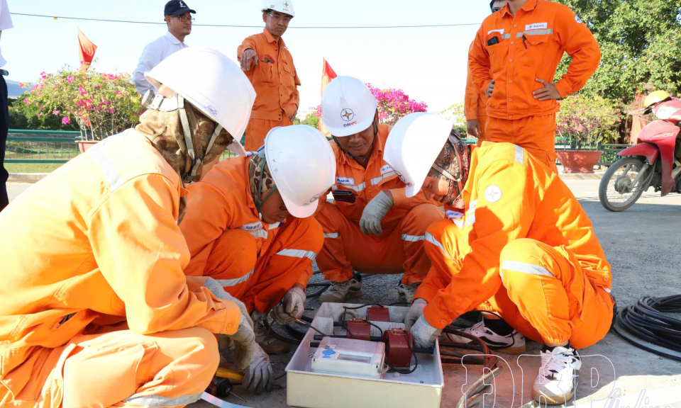 Đảm bảo cấp điện hai nguồn song song cho Lễ hội N&eacute;m c&ograve;n v&agrave; Lễ kh&aacute;nh th&agrave;nh c&aacute;c c&ocirc;ng tr&igrave;nh trọng điểm