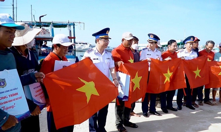 Vững v&agrave;ng &ldquo;thế trận l&ograve;ng d&acirc;n&rdquo; tr&ecirc;n biển