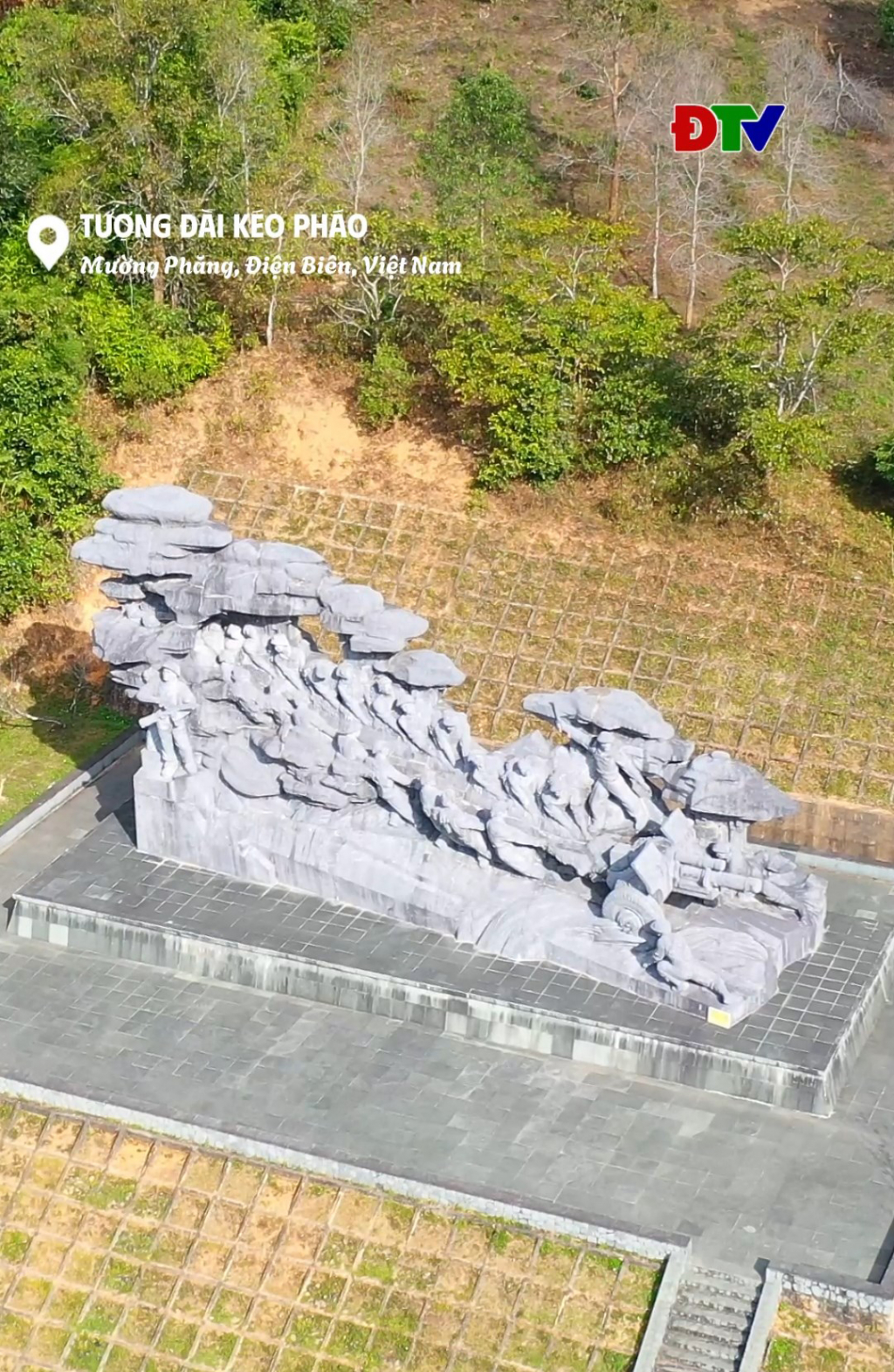 Tượng đ&agrave;i k&eacute;o ph&aacute;o