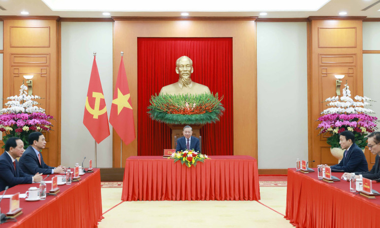 Tổng thống Nga Vladimir Putin điện đ&agrave;m với Tổng B&iacute; thư T&ocirc; L&acirc;m