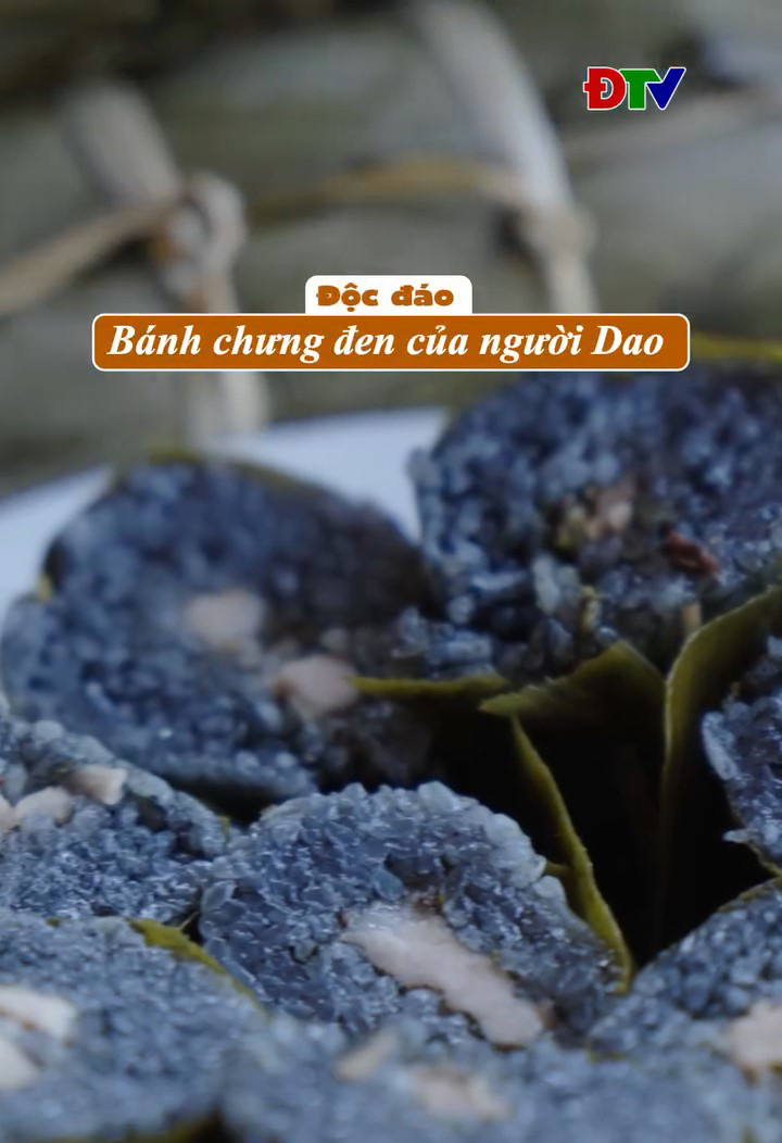 Độc đ&aacute;o b&aacute;nh chưng đen của người Dao 