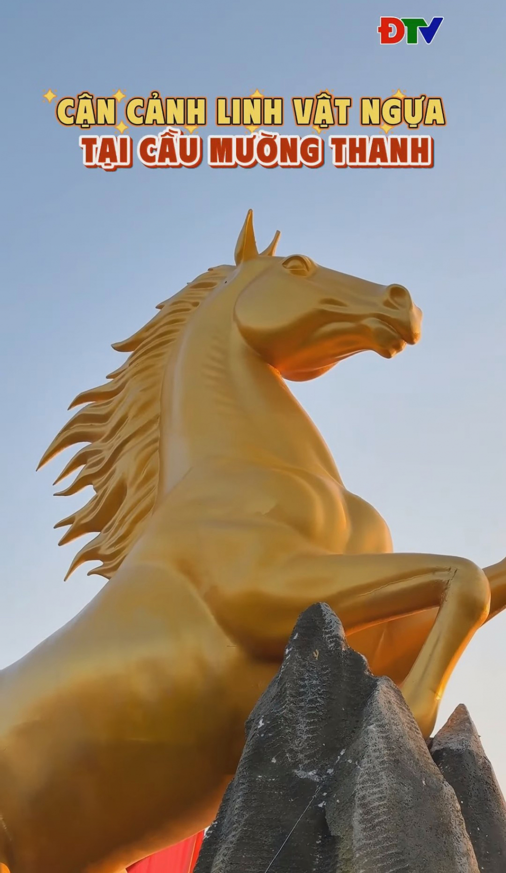 Cận cảnh linh vật ngựa tại cầu Mường Thanh