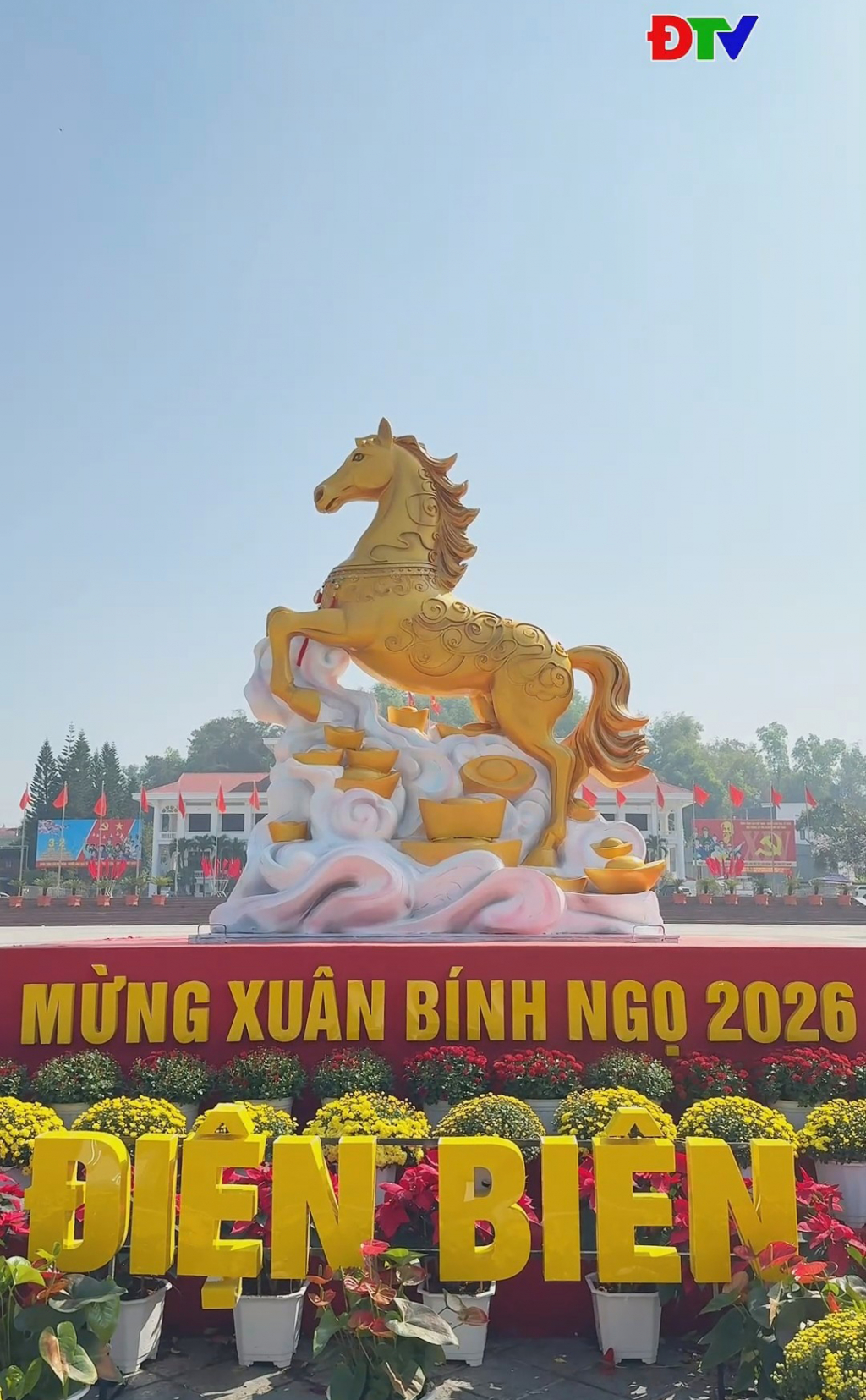 Linh vật ngựa &ldquo;khủng&rdquo; lộ diện tại Điện Bi&ecirc;n 