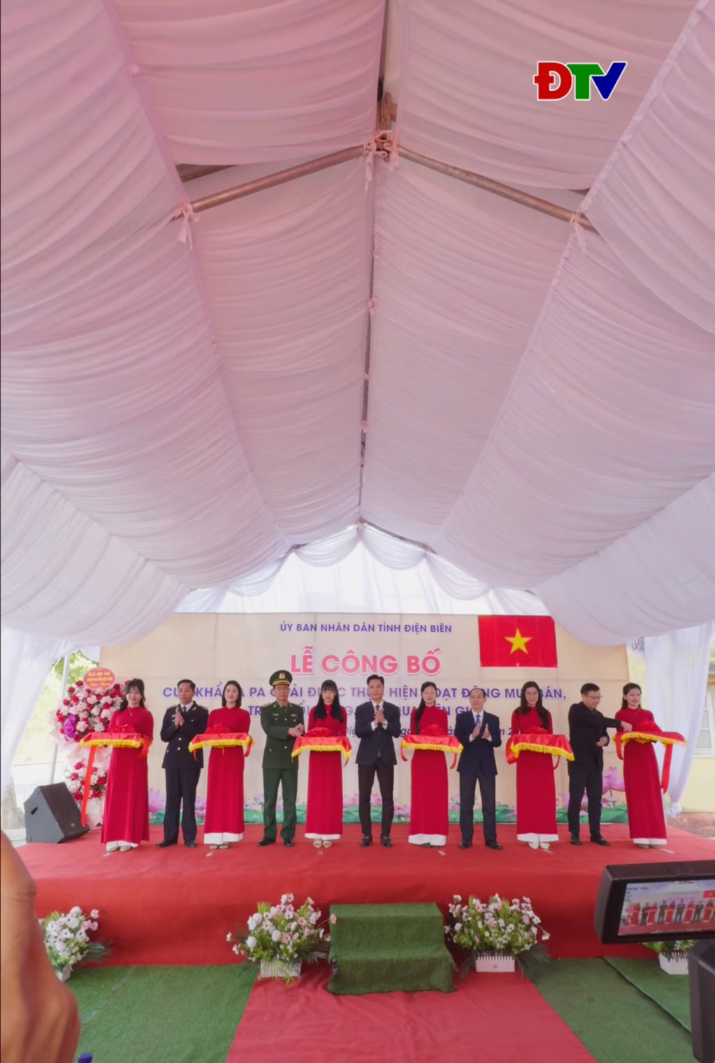 L&ocirc; h&agrave;ng đầu ti&ecirc;n ch&iacute;nh thức th&ocirc;ng quan qua Cửa khẩu A Pa Chải