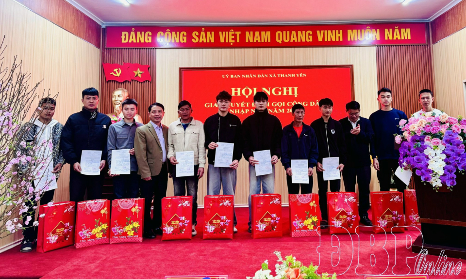 Trao 850 quyết định gọi c&ocirc;ng d&acirc;n nhập ngũ năm 2026