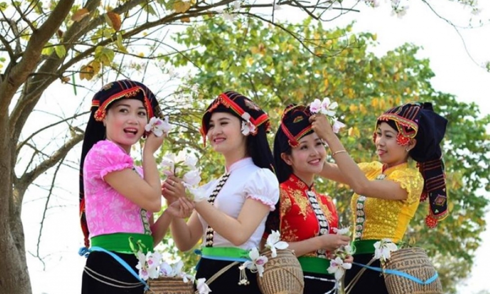 Nhận diện v&agrave; đấu tranh với quan điểm sai tr&aacute;i, th&ugrave; địch chống ph&aacute; tr&ecirc;n lĩnh vực văn h&oacute;a, con người