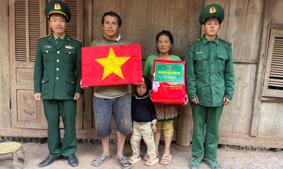 &Acirc;́m &aacute;p t&igrave;nh qu&acirc;n d&acirc;n