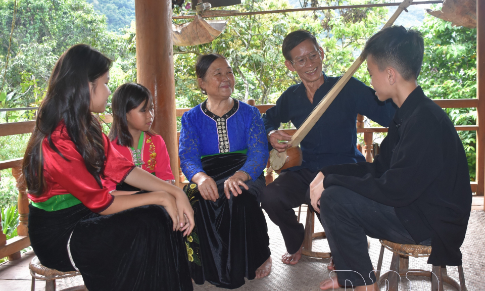 Ấm no nhờ c&oacute; Đảng