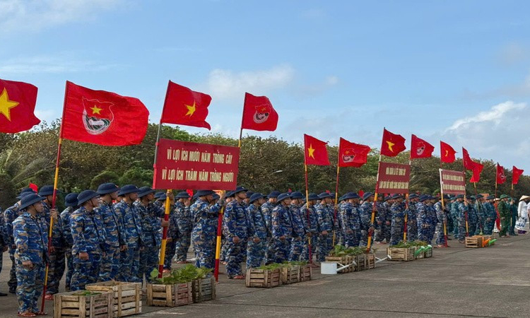 Trường Sa hưởng ứng Tết trồng c&acirc;y