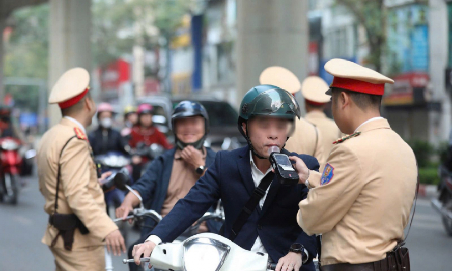 Ng&agrave;y M&ugrave;ng 1 Tết B&iacute;nh Ngọ: CSGT xử l&yacute; 1.570 trường hợp vi phạm nồng độ cồn