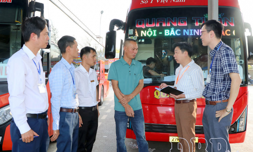 Bảo đảm vận tải kh&aacute;ch an to&agrave;n, th&ocirc;ng suốt