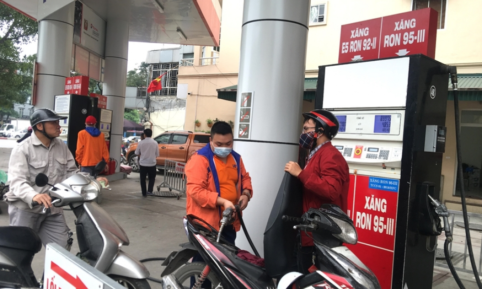 Điều chỉnh thời gian điều h&agrave;nh gi&aacute; xăng dầu dịp Tết