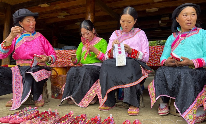 Xạ Phang people in Huổi L&egrave;ng