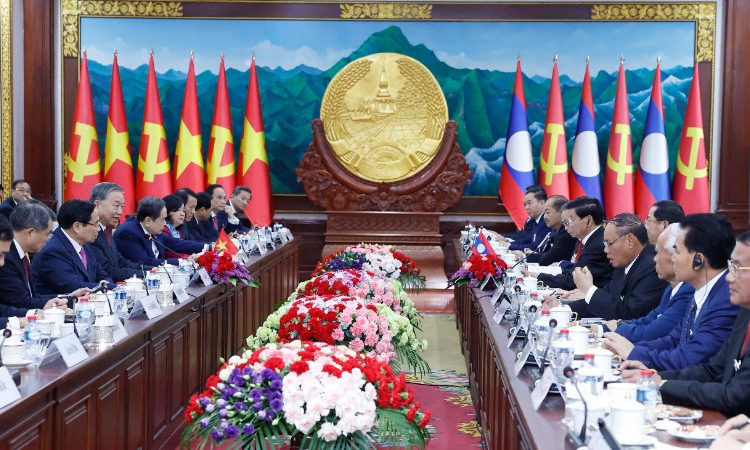 Tổng B&iacute; thư T&ocirc; L&acirc;m hội đ&agrave;m với Tổng B&iacute; thư, Chủ tịch nước Thongloun Sisoulith