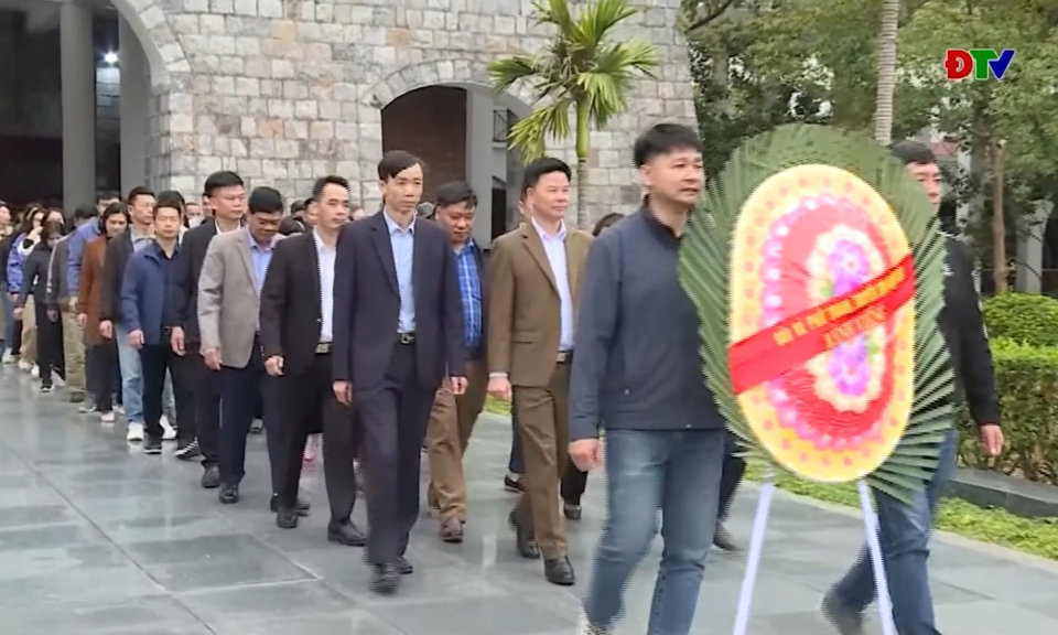 B&aacute;o v&agrave; ph&aacute;t thanh truyền h&igrave;nh Điện Bi&ecirc;n viếng Nghĩa trang liệt sĩ Quốc gia A1