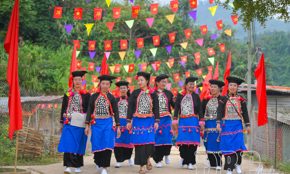 Nậm Sin v&agrave;o Tết &Ocirc; Xị Chờ 