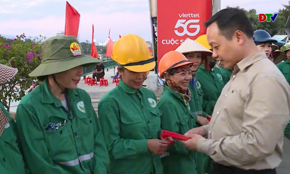 B&iacute; thư Tỉnh ủy Trần Tiến Dũng thăm, ch&uacute;c tết c&aacute;c lực lượng l&agrave;m nhiệm vụ trực tết