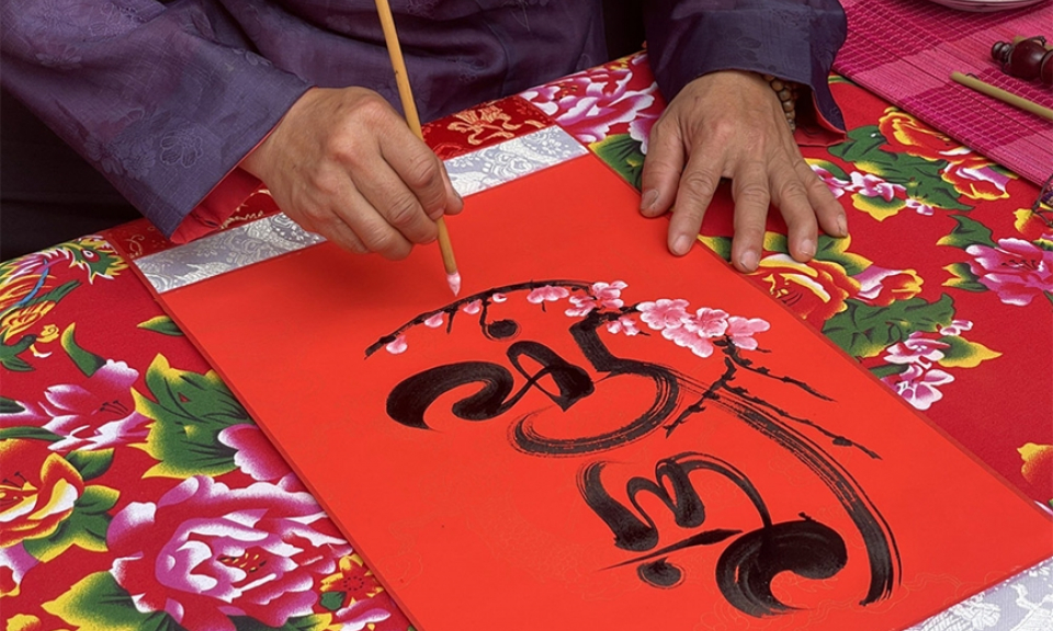 Xin chữ, lễ ch&ugrave;a đầu năm - H&agrave;nh tr&igrave;nh hướng thiện của người Việt