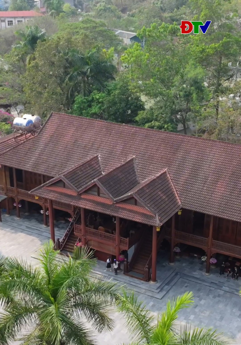 Ng&ocirc;i nh&agrave; s&agrave;n gỗ lim lớn nhất Việt Nam nằm tại Điện Bi&ecirc;n