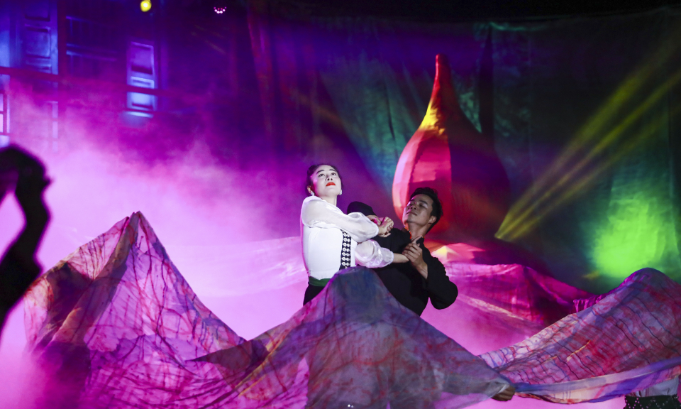 Khai diễn show thực cảnh "Huyền t&iacute;ch U Va&rdquo;