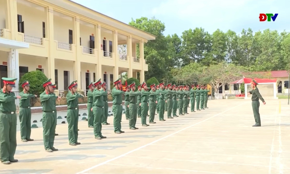 Vững tin sau những ng&agrave;y đầu nhập ngũ 