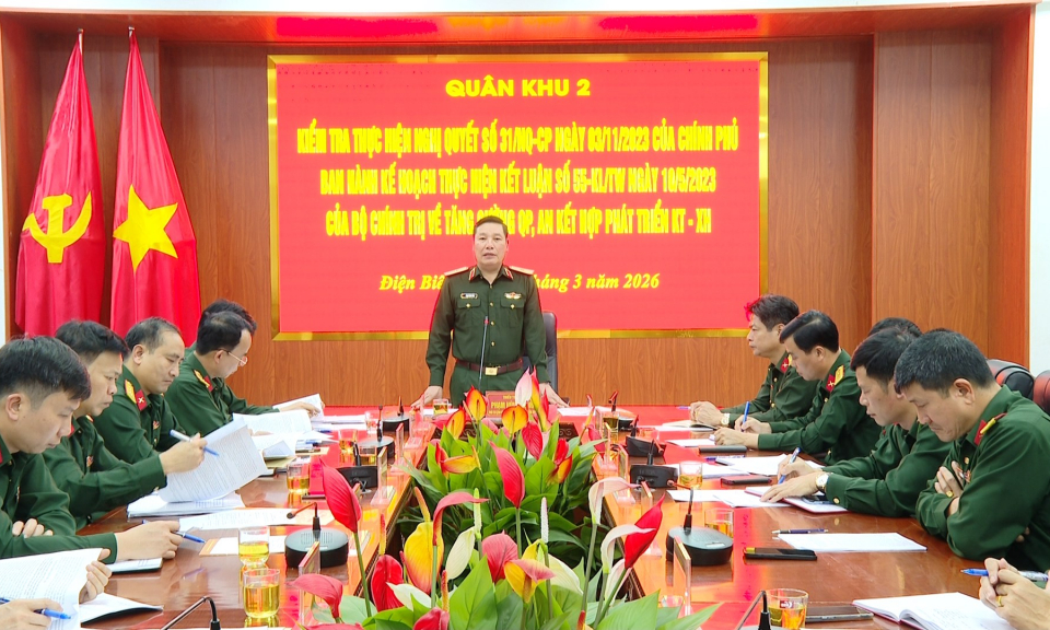 Qu&acirc;n khu 2 kiểm tra thực hiện nghị quyết tại Bộ CHQS tỉnh