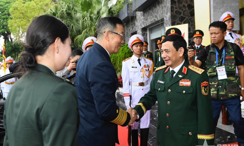 Bộ trưởng Bộ Quốc ph&ograve;ng Việt Nam v&agrave; Trung Quốc hội đ&agrave;m: Giao lưu lan tỏa tinh thần hữu nghị, đưa quan hệ hai nước ph&aacute;t triển vượt bậc