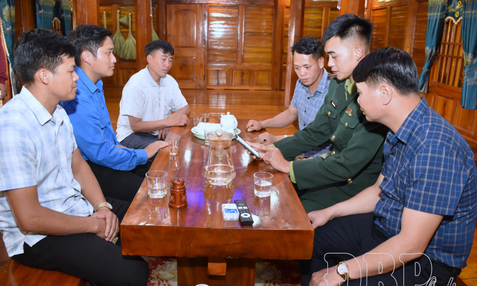 Tuổi trẻ Điện Bi&ecirc;n với phong tr&agrave;o b&igrave;nh d&acirc;n học vụ số