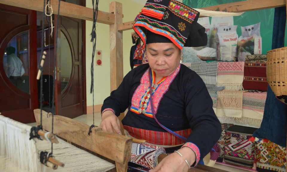 Doanh nghiệp chuyển m&igrave;nh từ hỗ trợ đến tự chủ