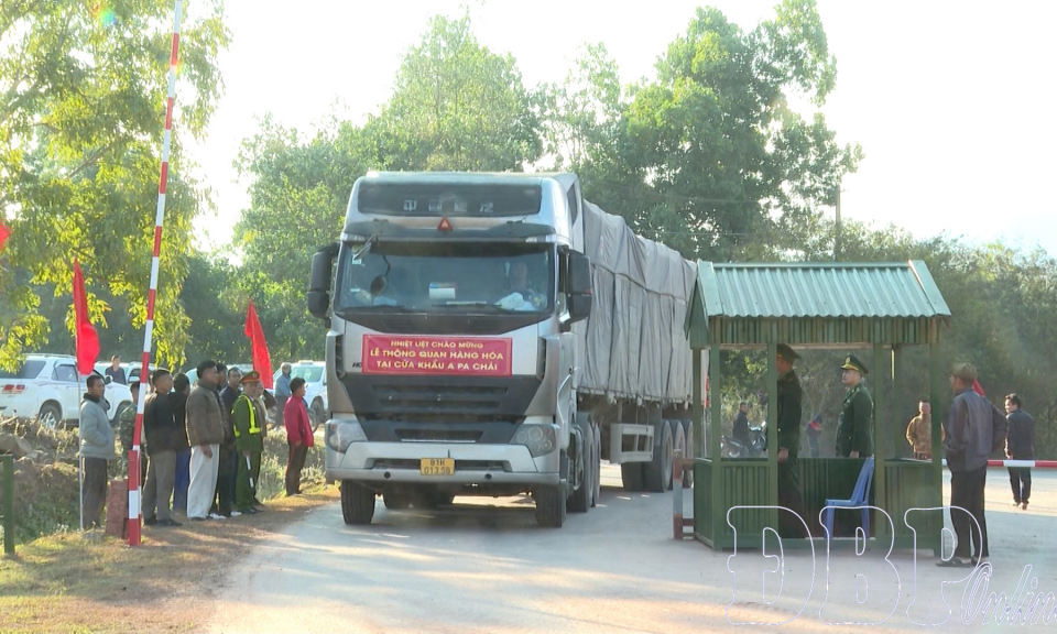 Ph&aacute;t triển thương mại bi&ecirc;n giới