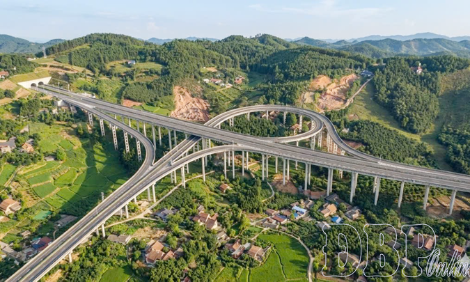 Opening development path from Sơn La - Điện Bi&ecirc;n - T&acirc;y Trang Border Gate Expressway