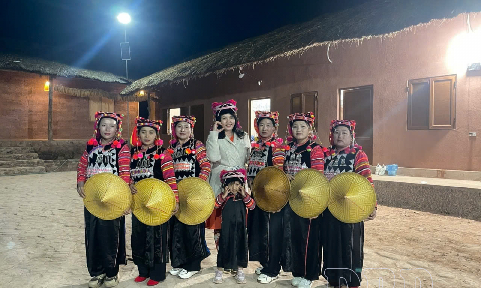 Kh&aacute;m ph&aacute; du lịch cộng đồng ở S&iacute;n Thầu